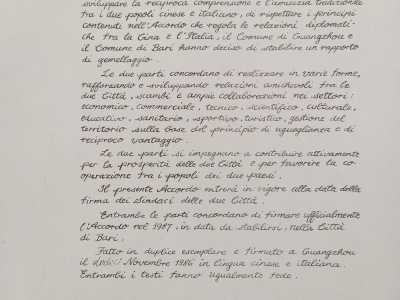 L�amicizia con Canton nacque nel 1986 quando il sindaco del pi� grande centro costiero della Cina meridionale firm� con il primo cittadino barese, Francesco De Lucia, un accordo per favorire �scambi e ampie collaborazioni" in molti settori, dall'economia alla cultura, dalla sanit� al turismo